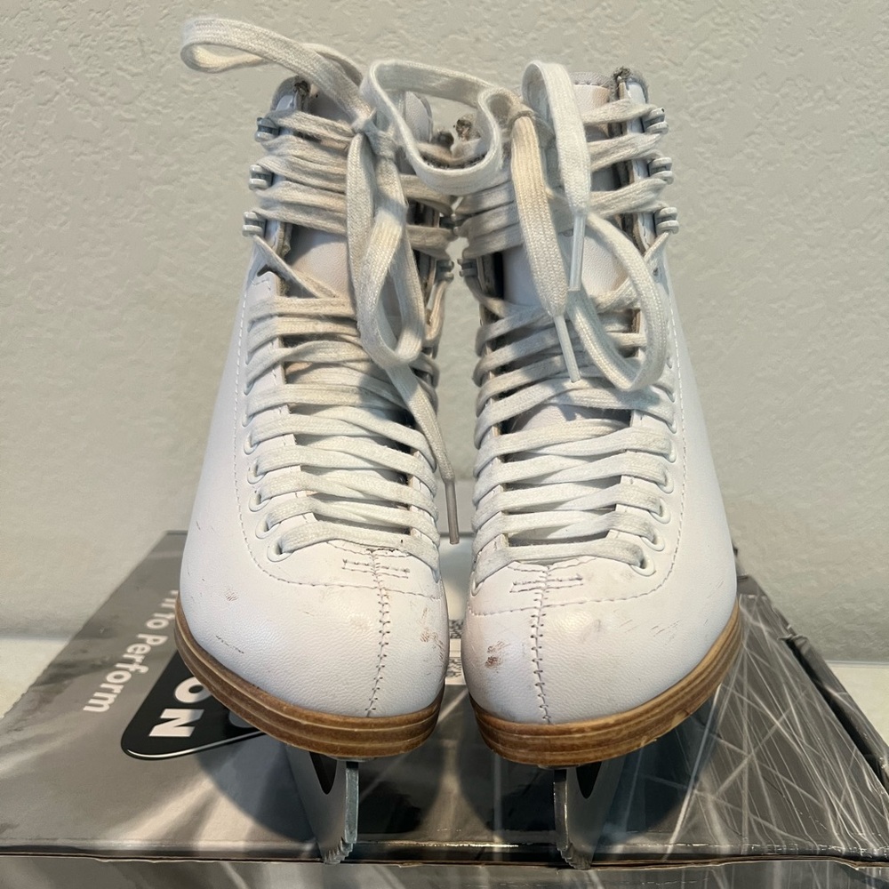 Jackson Ultima Classic 200 Girls Figure Ice Skates Size 1